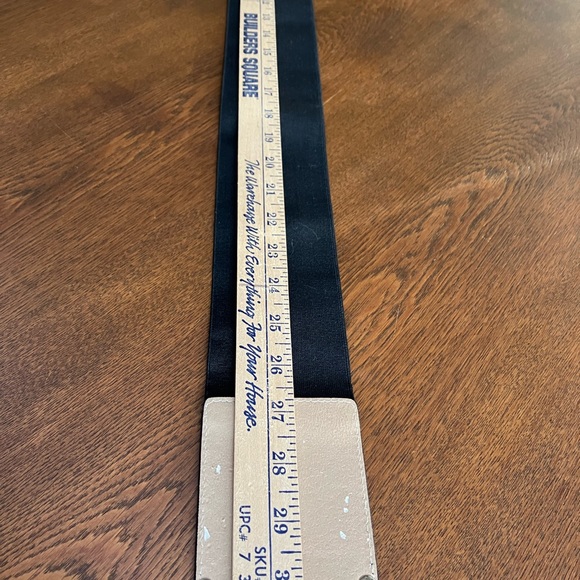 Express Snakeskin & Black Elastic, M/L. Lg 3” silver hook clasp closure. VG cond - Picture 4 of 5